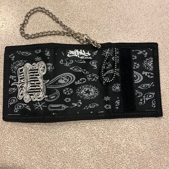 NWOT Punk Rocker Skull Embroided Tri-fold Nylon/Velcro Wallet Purse with Chain - Picture 3 of 13